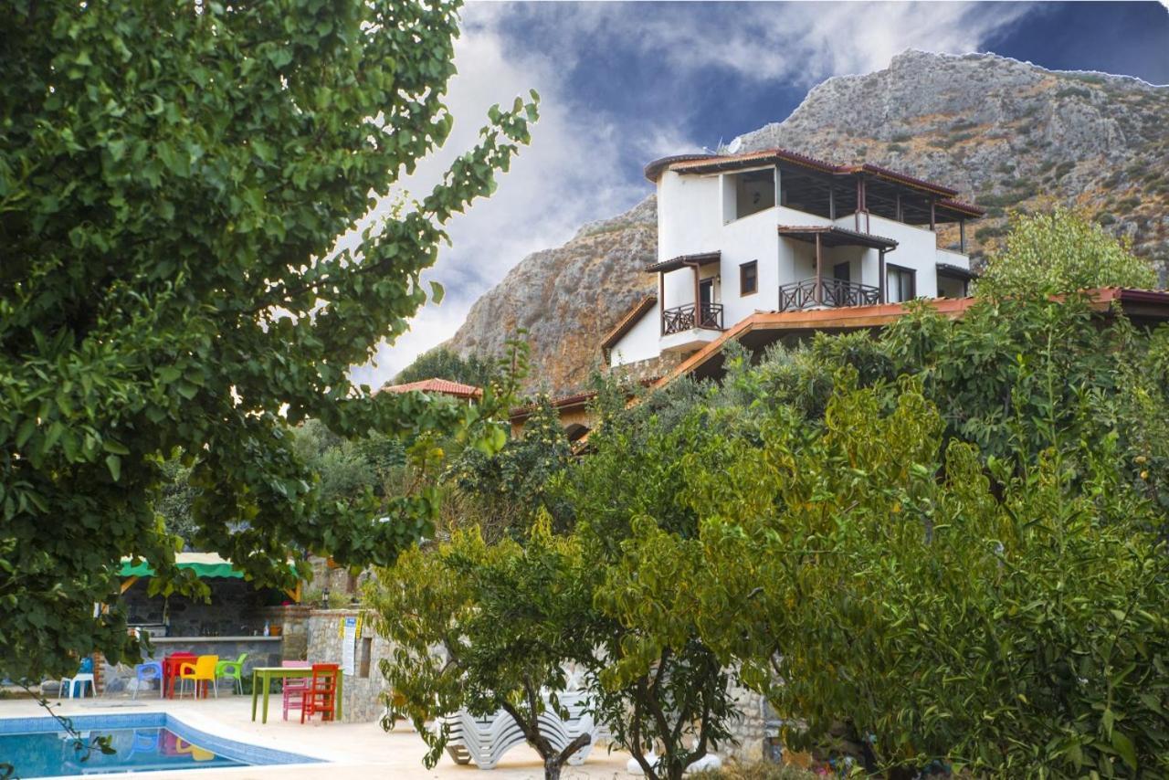 Pir Efes Konaklari Esmirna Exterior foto